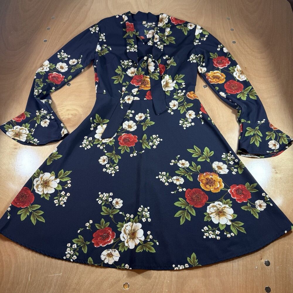 ACEVOG Casual Floral Print Bell Sleeve Fit and Flare Dress Small